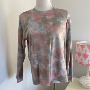 Women’s tie dye pull over. Size: M.